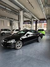Mercedes-Benz Coupe Pano/Stand Hz - Mercedes-Benz mit Benzin-Antrieb: Coupe, Schwarz