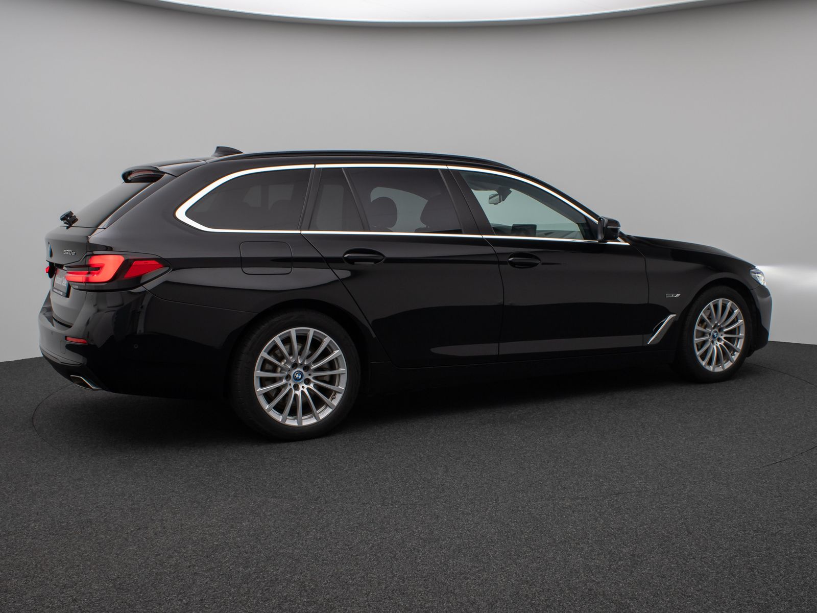 Fahrzeugabbildung BMW 520e  Laser 360° HUD DAB H/K ACC Alarm Komfort