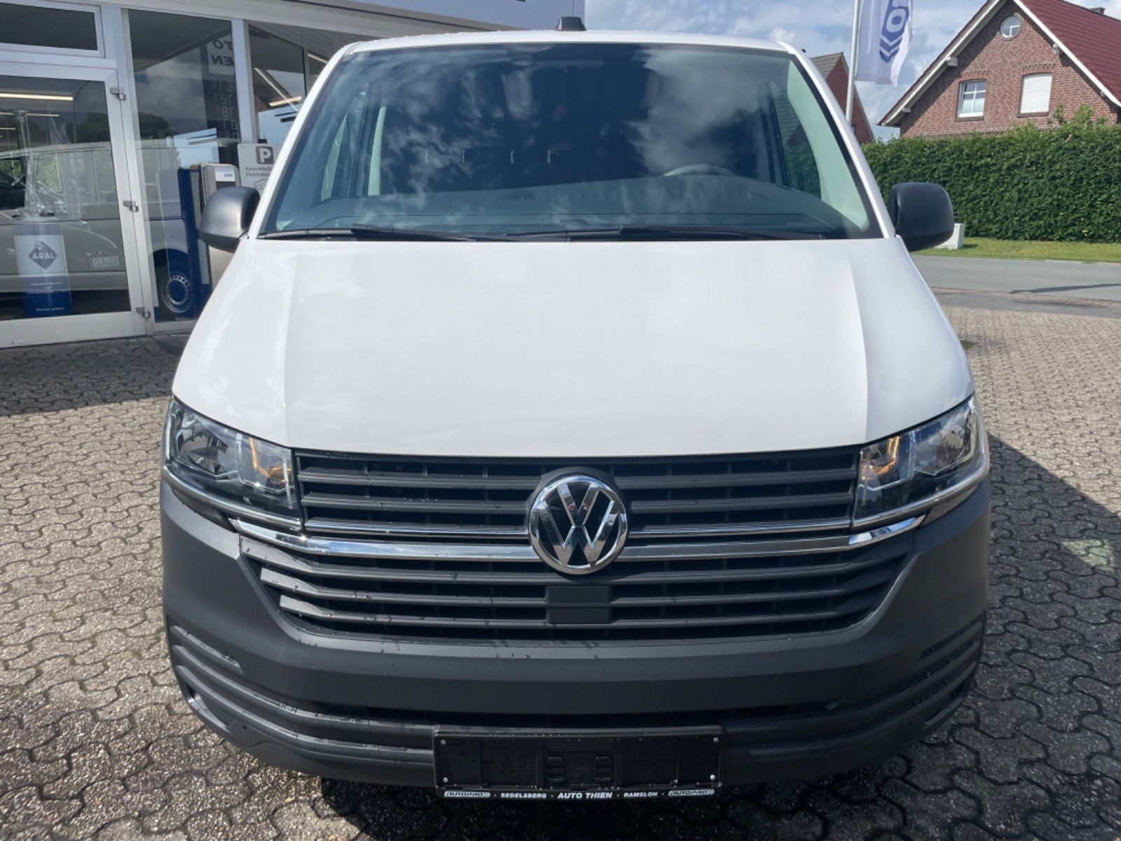 Fahrzeugabbildung Volkswagen T6.1 Transporter Kasten 2.0 TDI AHK/Navi/Kamera