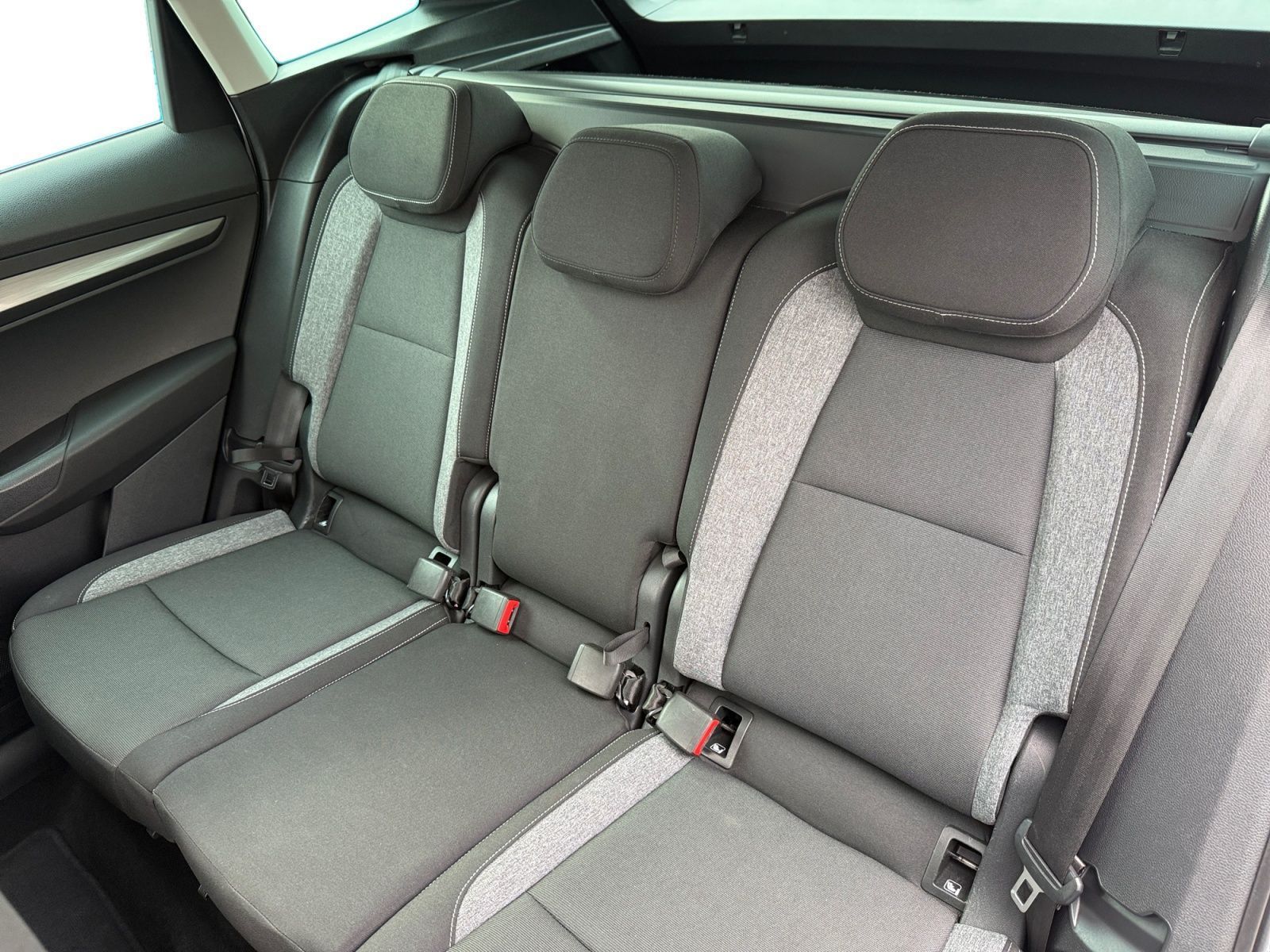 Fahrzeugabbildung SKODA Karoq 2.0 TDI Drive 125 PANO AHK LED