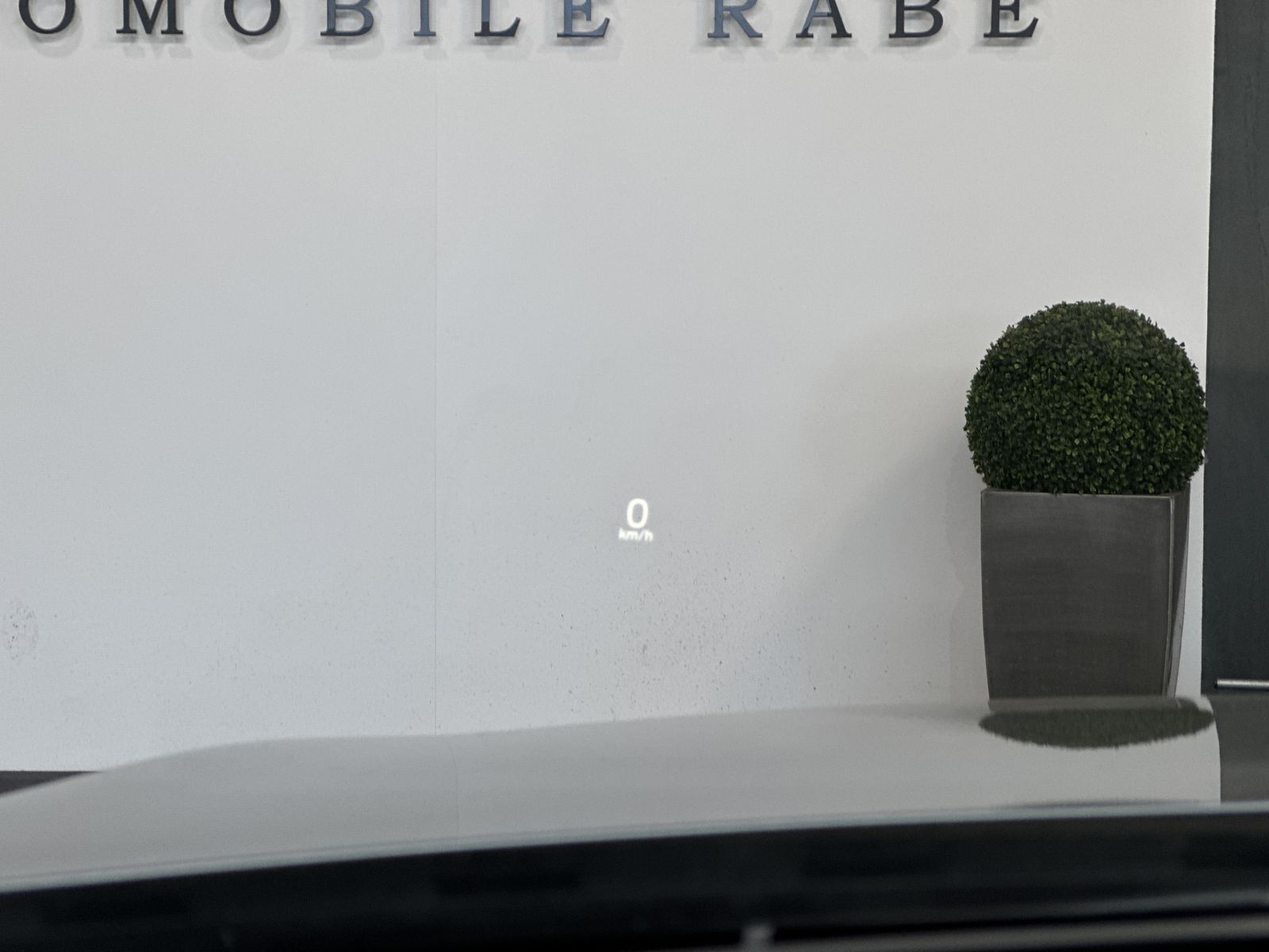 Fahrzeugabbildung Volvo V60 T8 AWD Twin Engine R-Design NAV+LED+AHK+360°