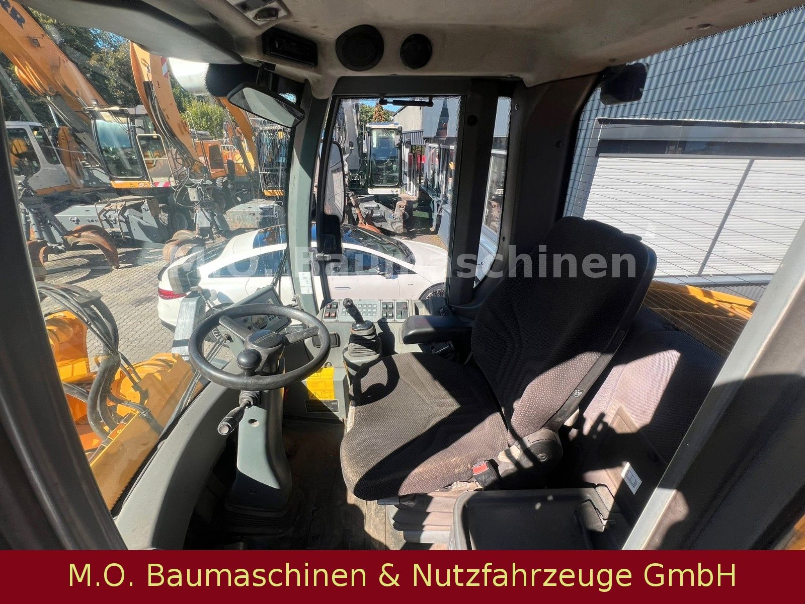 Fahrzeugabbildung Liebherr L524 /SW / AC/ Hochkippschaufel/Neue Reifen !
