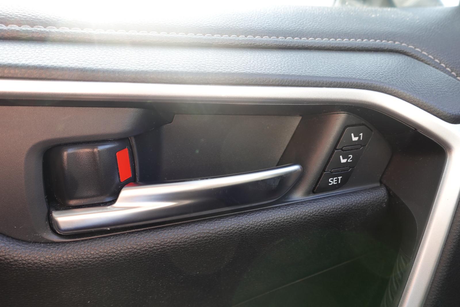 Toyota RAV 4 2.5 Hybrid Lounge Allrad 5J Garantie