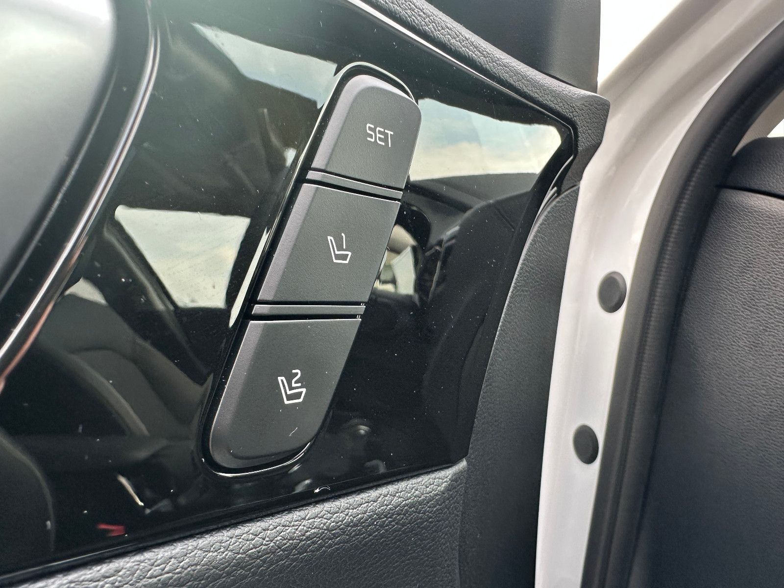 Fahrzeugabbildung Kia cee'd Sportswagon 140PS DCT7 Platinum Glasdach
