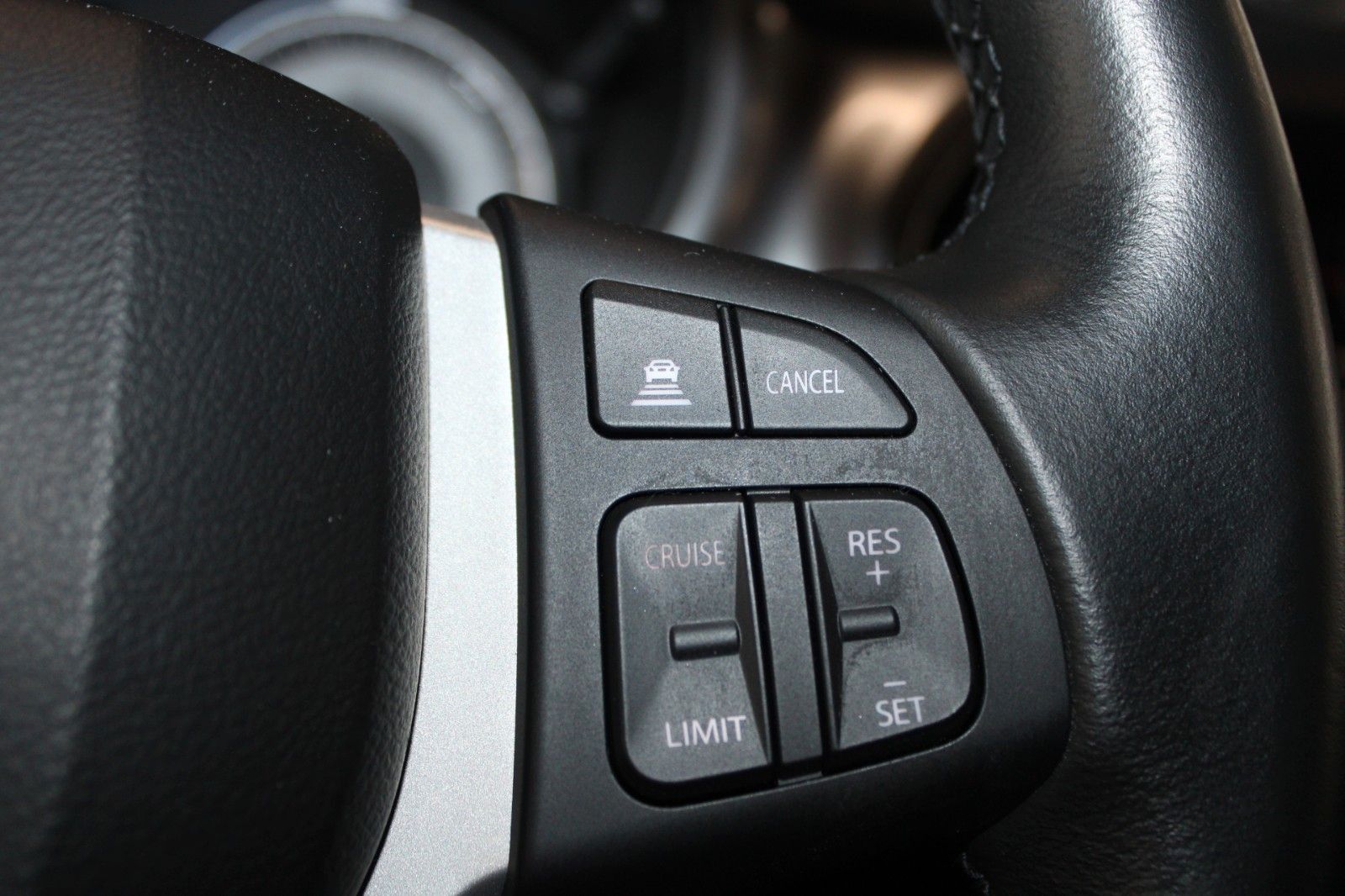 Fahrzeugabbildung Suzuki Vitara 1.4 Hybrid Comfort LED ACC SHZ PDC uvm.