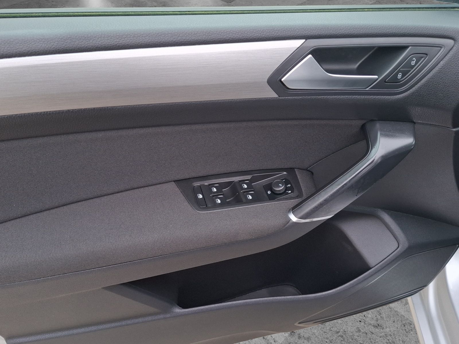 Fahrzeugabbildung Volkswagen Touran TSI Comfortline LED AHK Navi ACC RFK SH