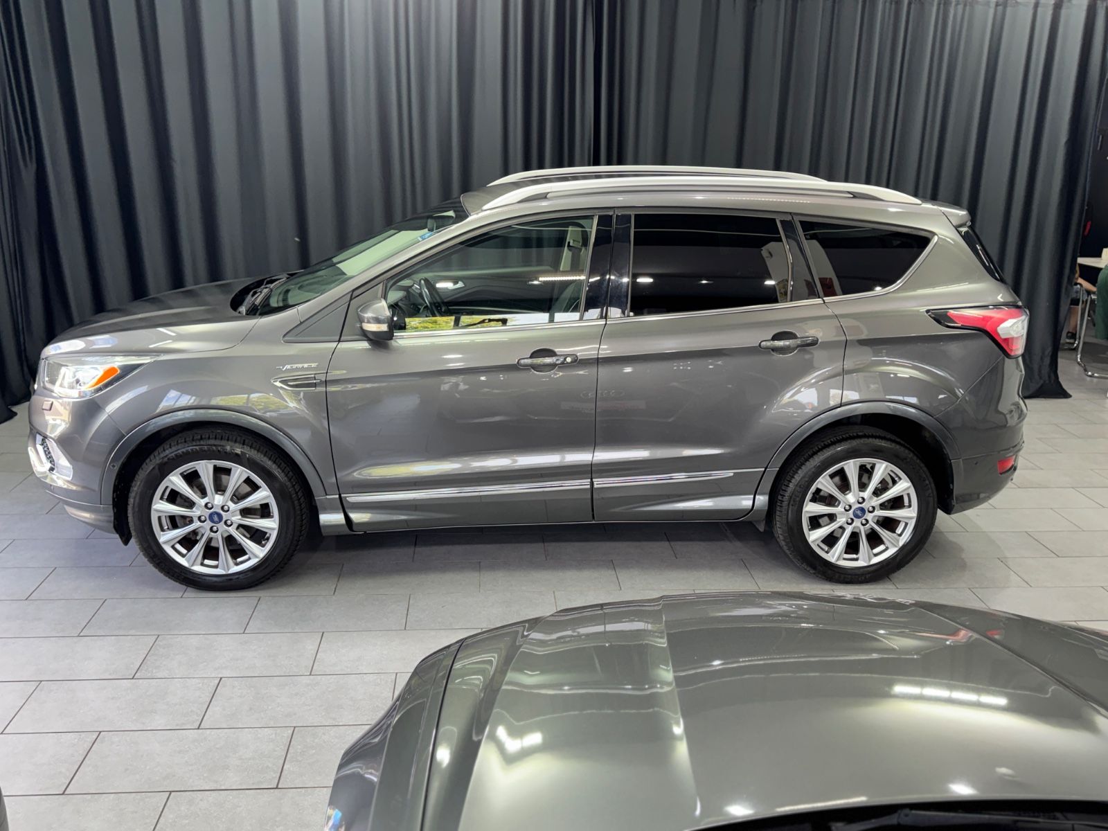 Fahrzeugabbildung Ford Kuga Vignale|SONY|AHK|NAVI|LEDER