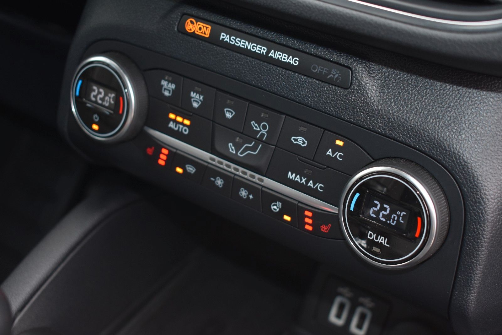 Fahrzeugabbildung Ford Kuga Titanium LED Keyless go Kamera DAB