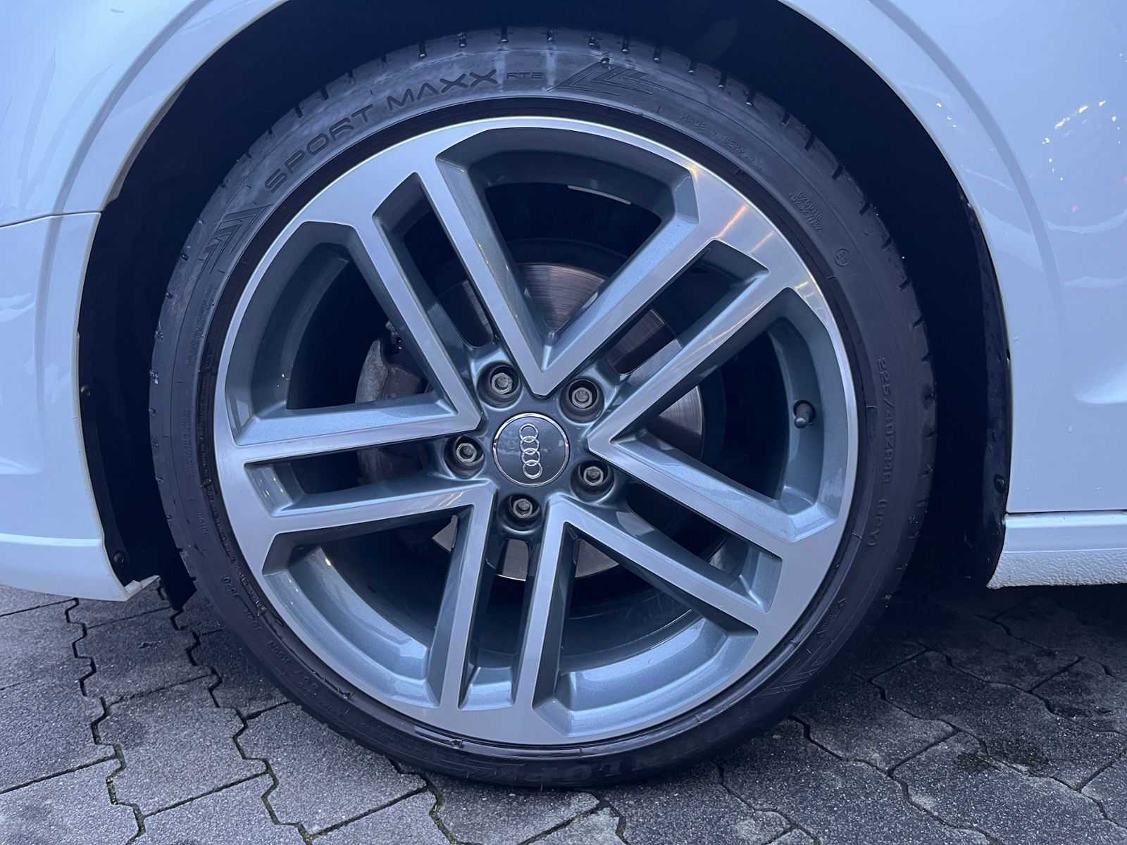 Fahrzeugabbildung Audi A3 Cabriolet 35 TFSI S line sport MATRIX LED NAV