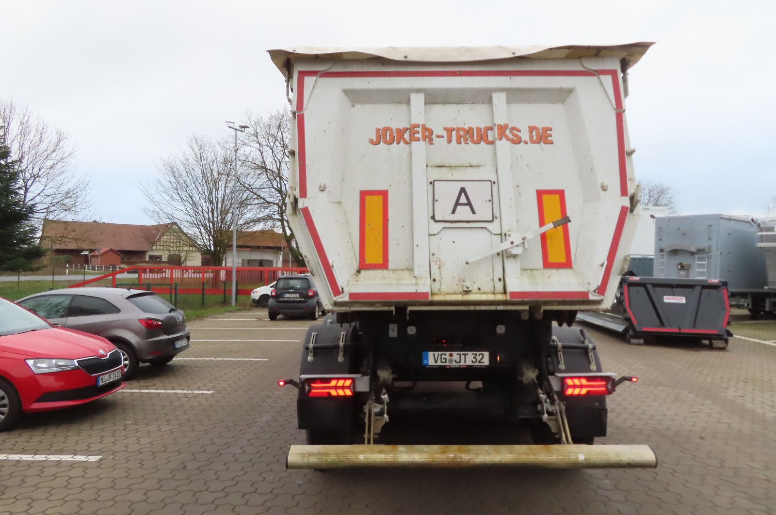 Fahrzeugabbildung MEGA Neuwertig Stahlkipper - E-Verdeck - 30 m³