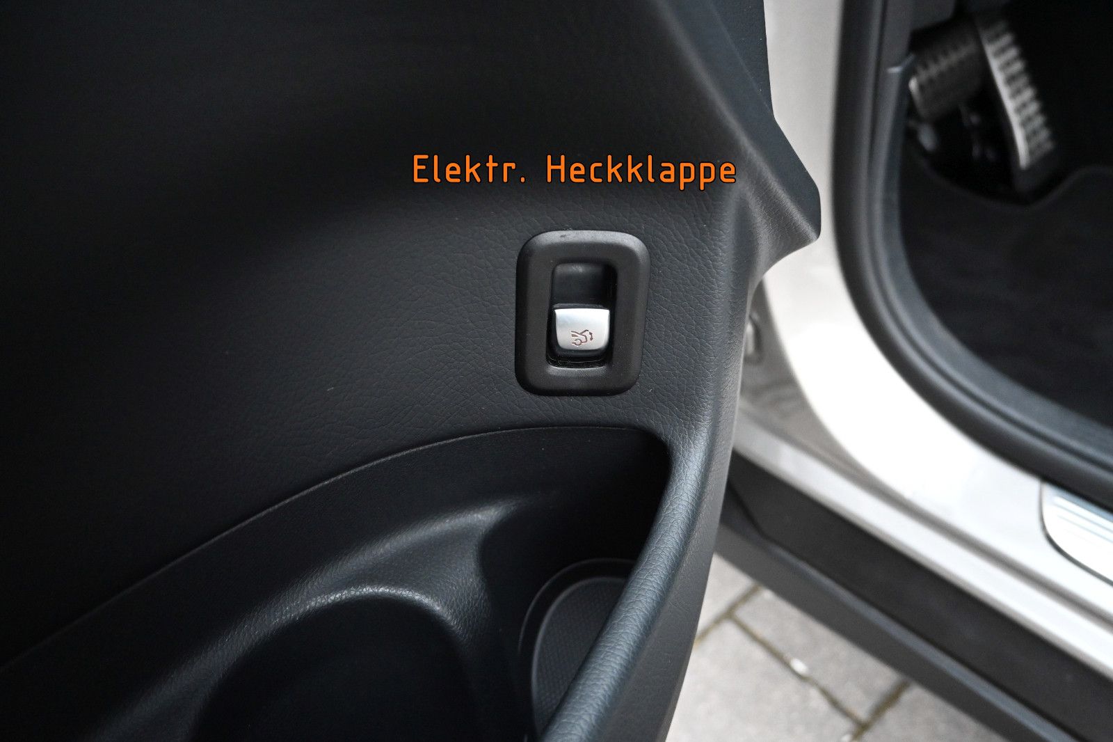 Fahrzeugabbildung Mercedes-Benz GLC 300 d 4MAT. Coupé AMG LINE °MEMORY°SITZKLIMA