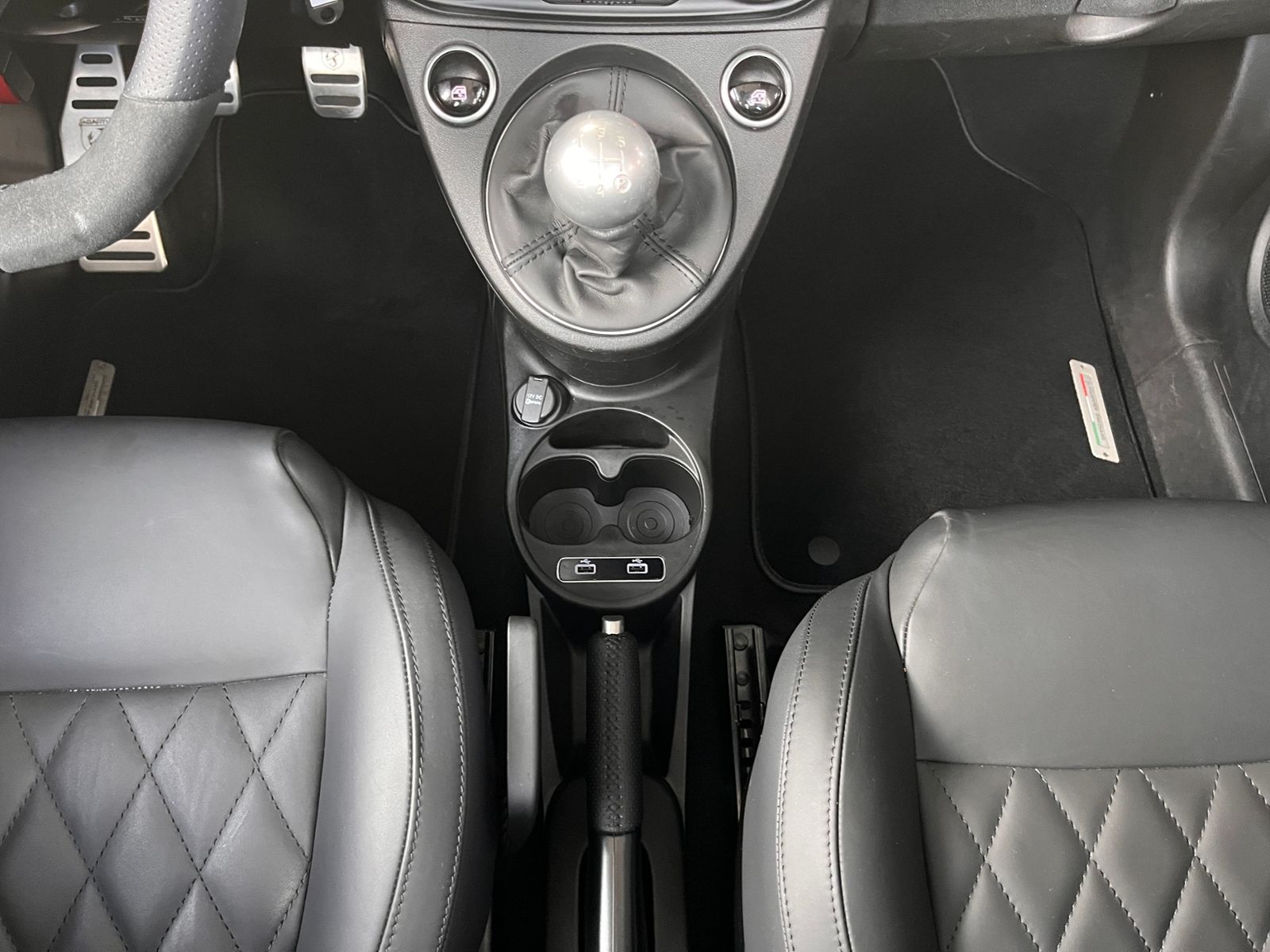 Fahrzeugabbildung Abarth 695C Cabrio KLIMA NAV BEATS LEDER