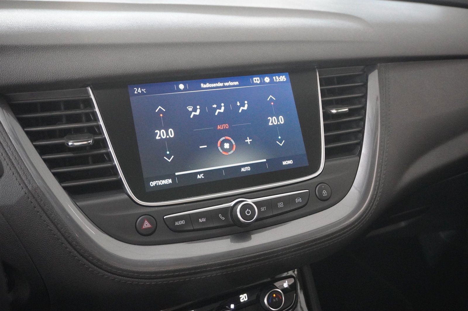 Fahrzeugabbildung Opel Grandland (X) 1.2T INNOV. NAVI/LED/KAMERA/PANO.