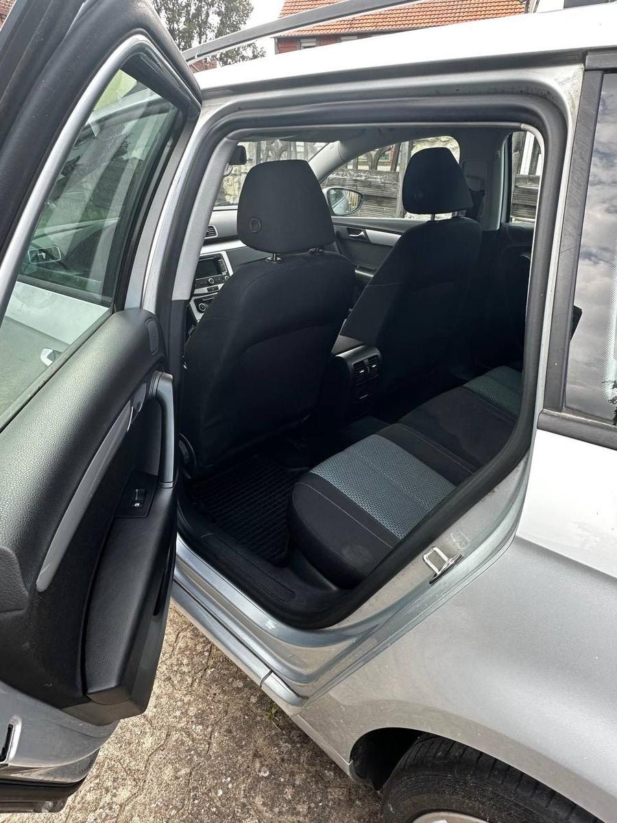 Volkswagen Passat 2012 — photo 7