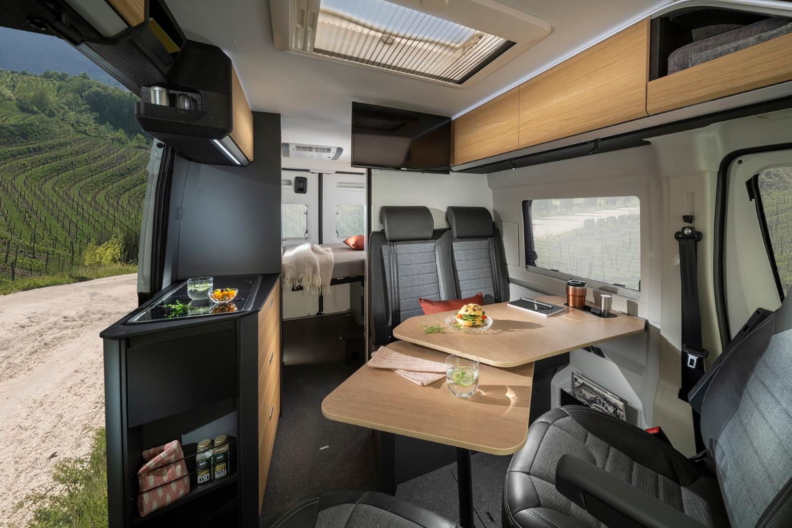 Adria Twin 640 SGX Automatikgetriebe Aktionsfahrzeug