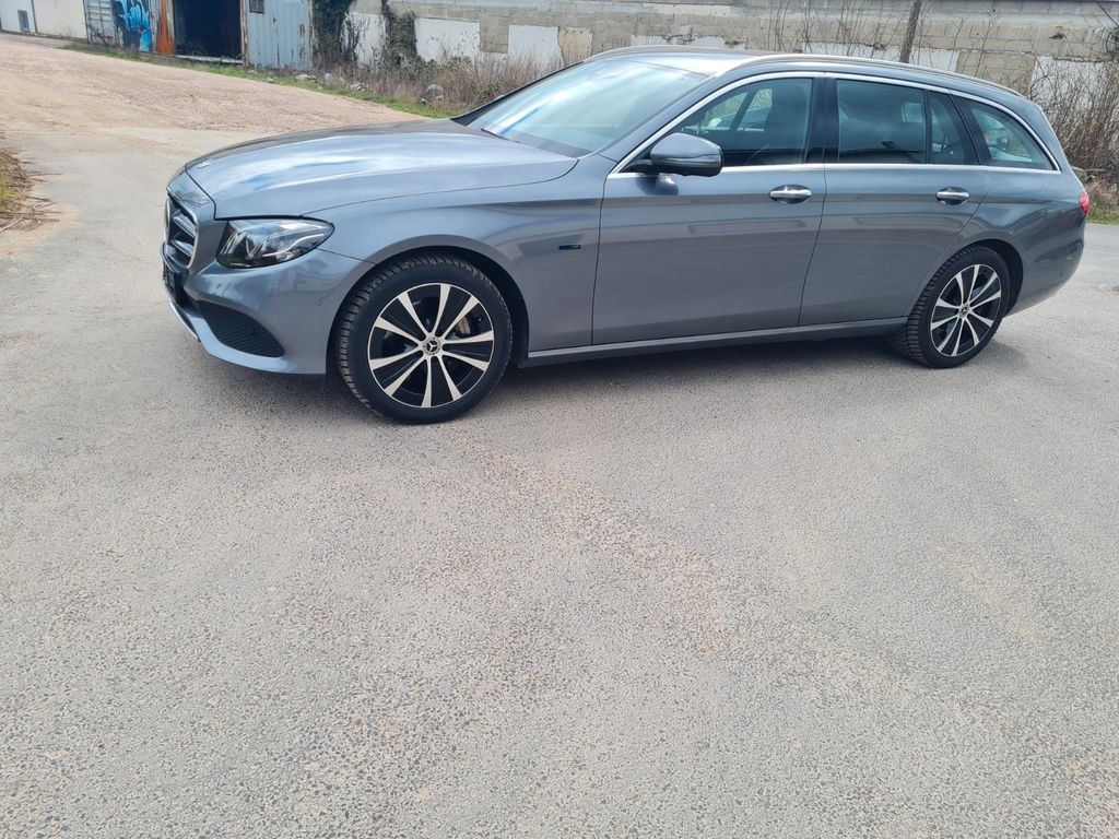 Image of Mercedes-Benz E 300