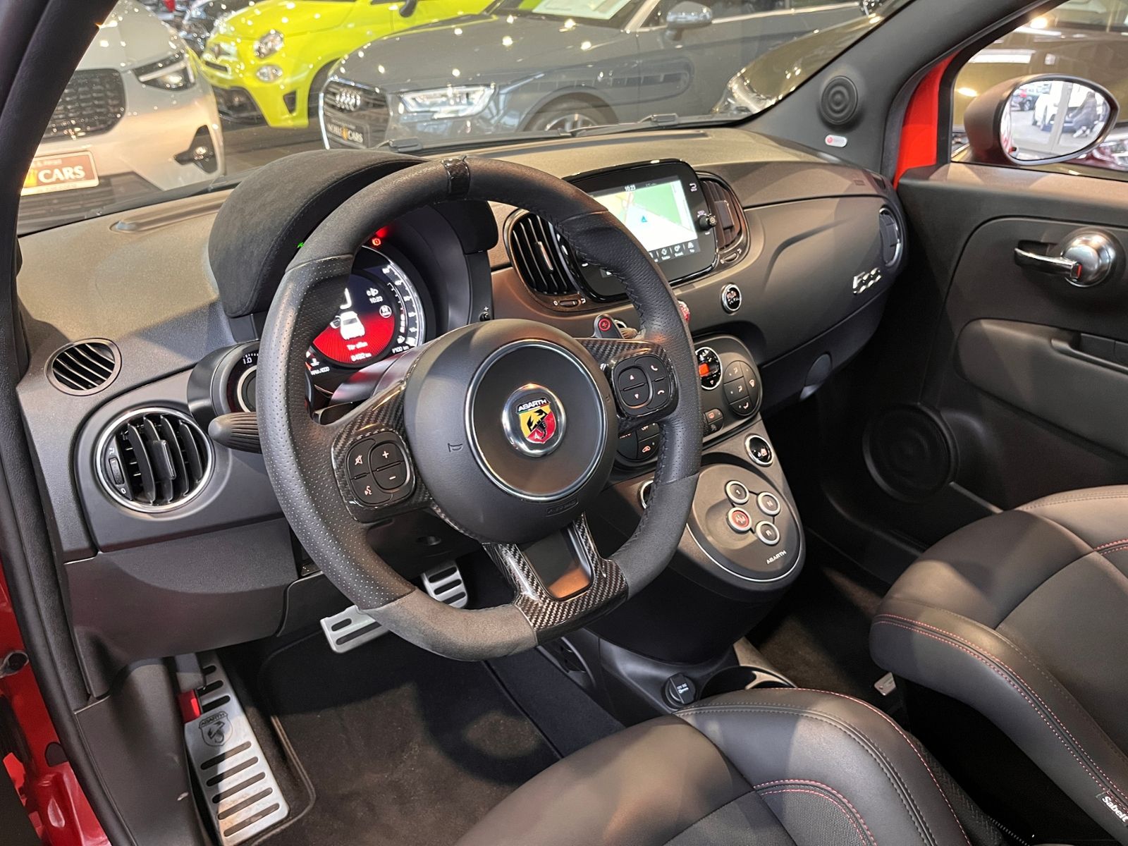Fahrzeugabbildung Abarth 695 Autom. Beats Navi Carplay PDC