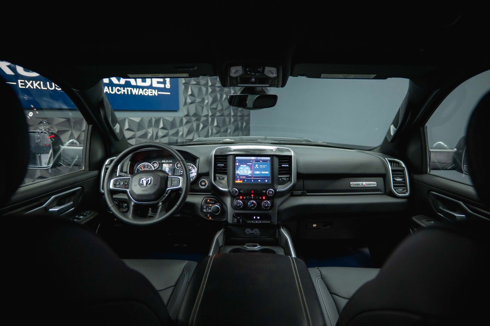 Fahrzeugabbildung Dodge RAM 5.7 V8 HEMI 4x4 OFFROAD Night-Paket *LED*19%