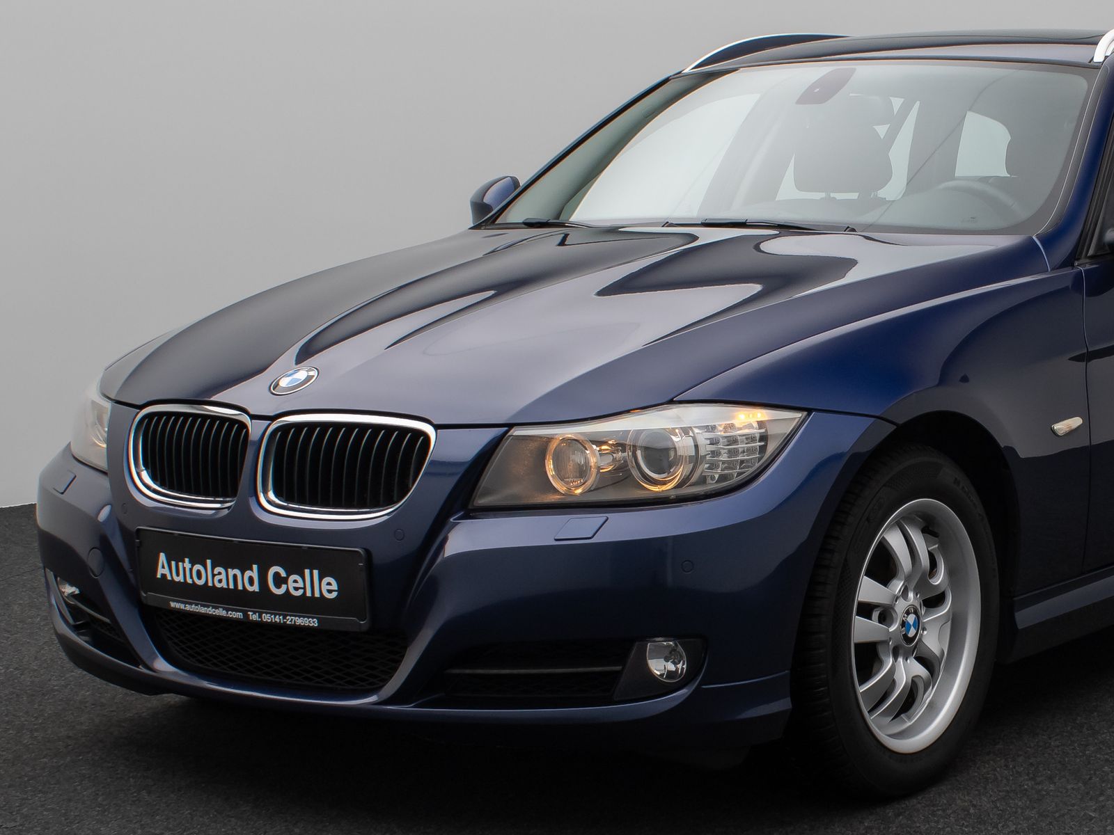 Fahrzeugabbildung BMW 320d PDC Navi Xenon Fernlichtassist Komfort AHK