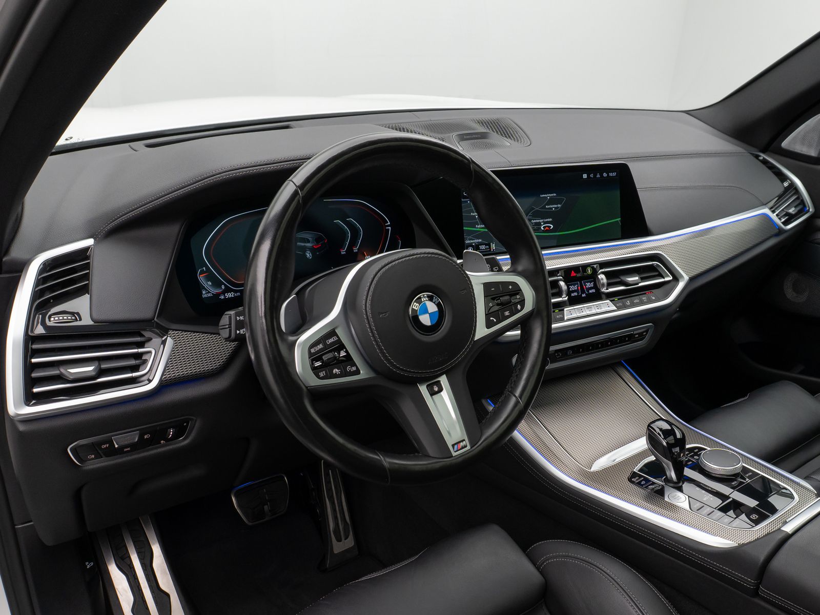 Fahrzeugabbildung BMW X5 xD30d M Sport Panorama Laser 360°HUD DAB B&W