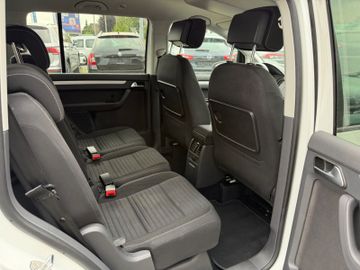 Volkswagen Touran - 11