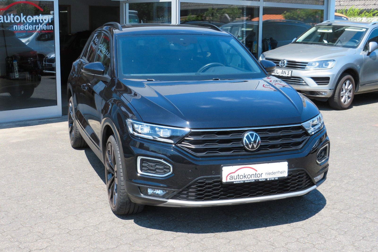 Fahrzeugabbildung Volkswagen T-Roc R-Line Sport DSG LED PDC NAVI 19`BLACK 1.H