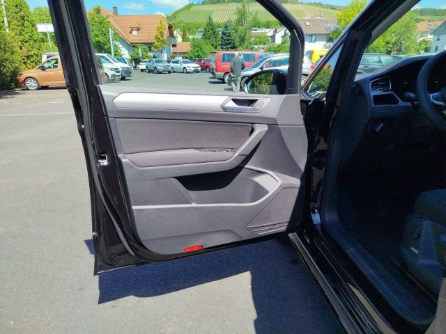 Fahrzeugabbildung Volkswagen Touran Comfortline 1.5 Edition R BT110 TSID7F