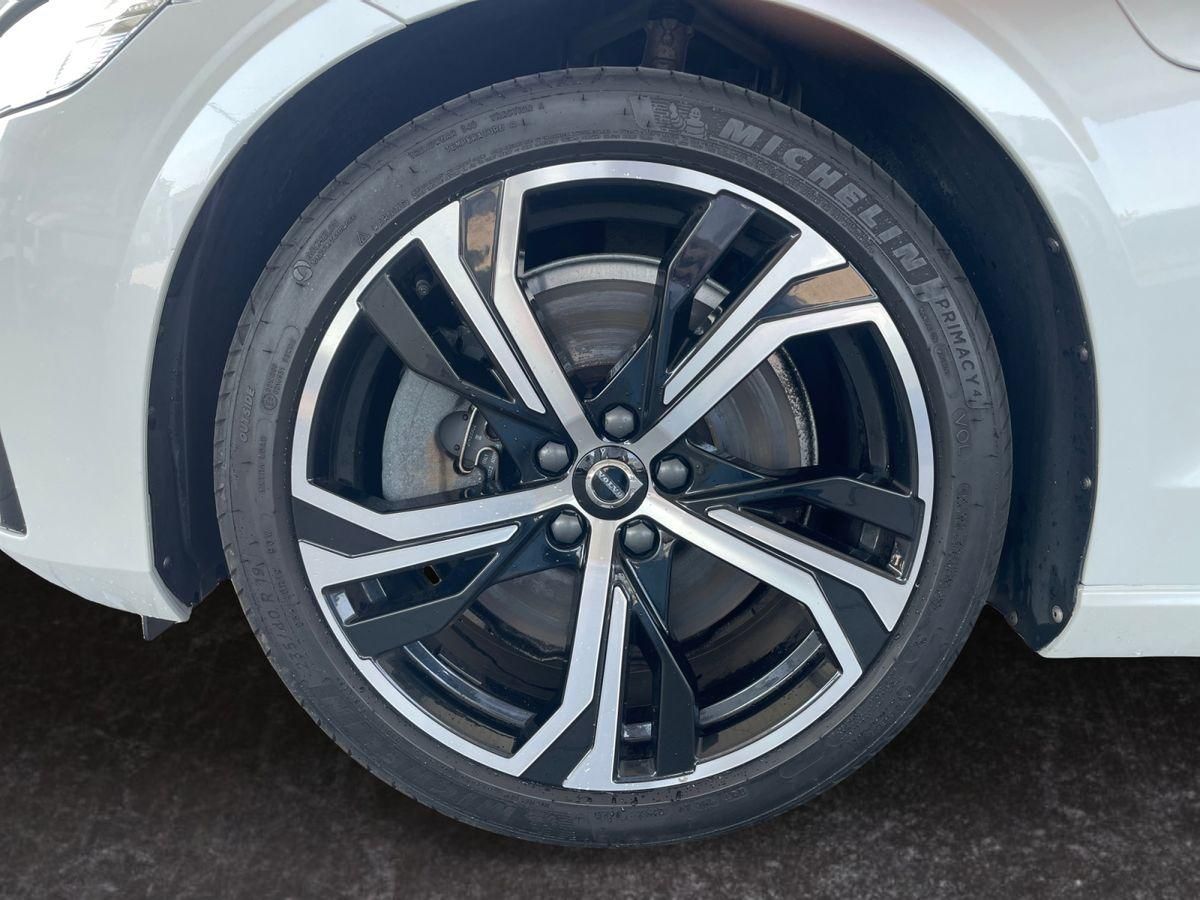 Volvo V60 Kombi Plus Dark T8 Recharge Plug-In Hybrid A foto 10