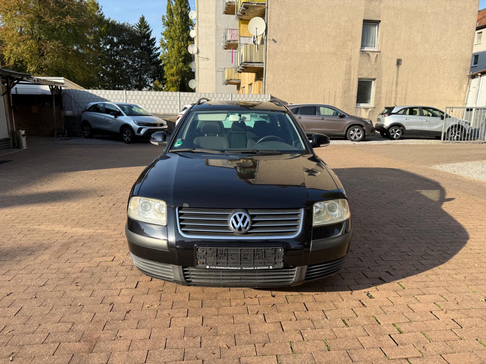 Volkswagen Passat 2005 — rear view
