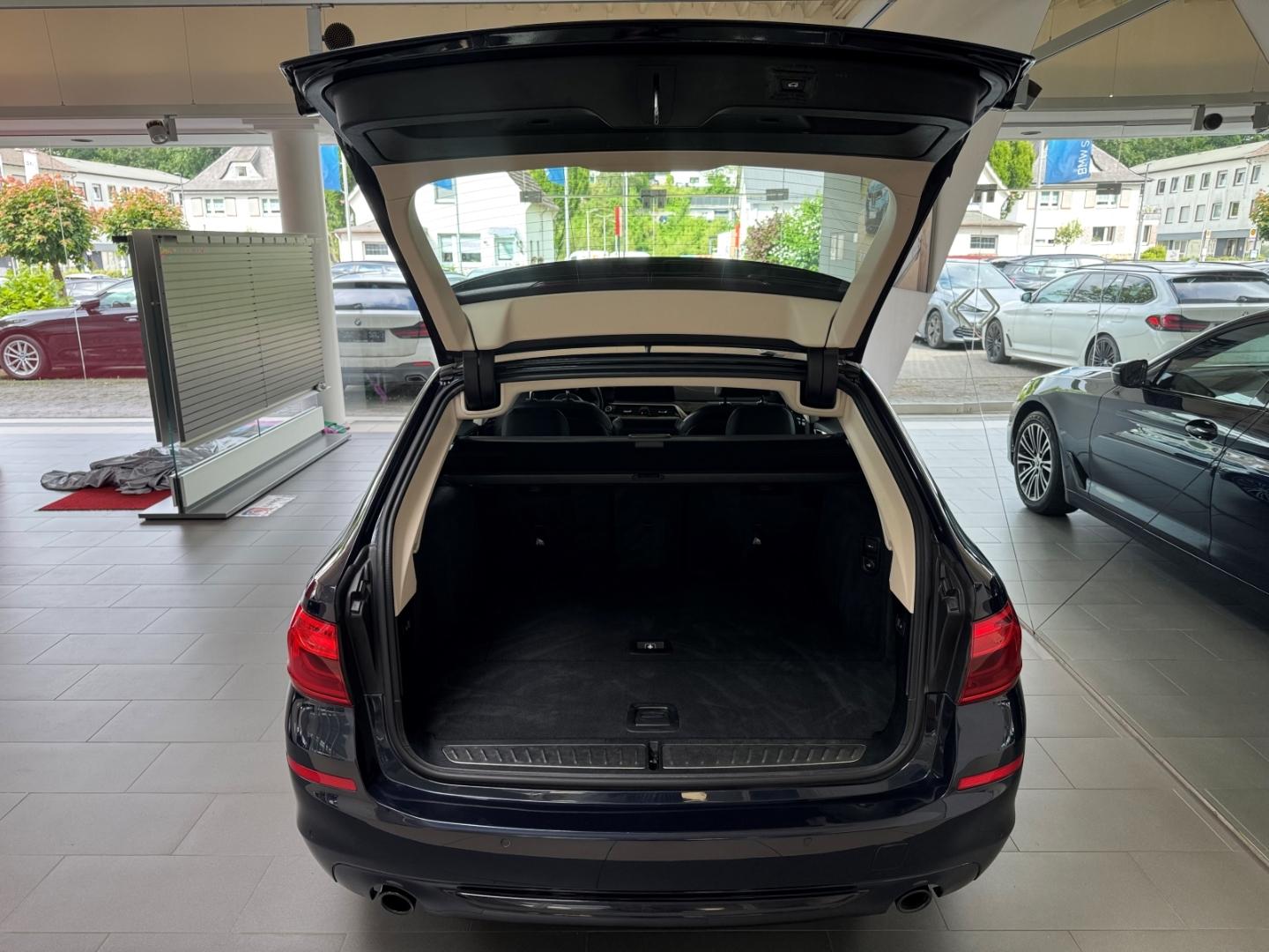 BMW 520 D XDRIVE Standh. AHK KAMERA Navi.-Prof.