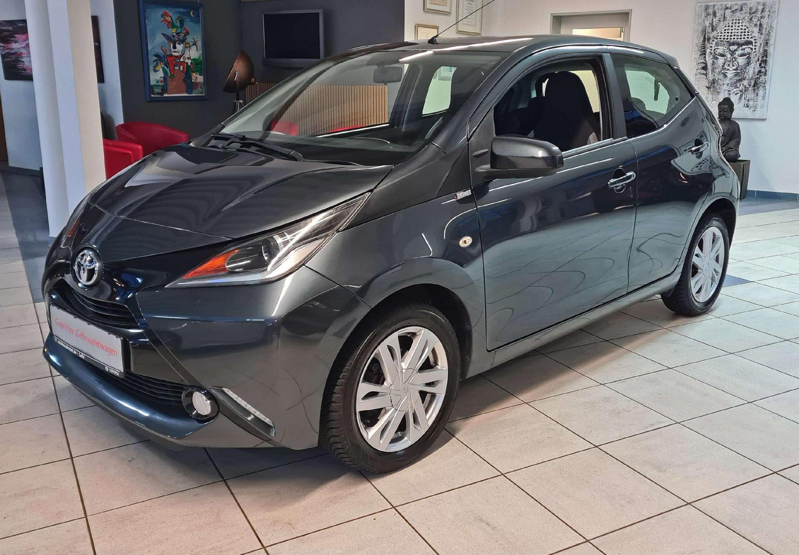 Toyota Aygo Aygo 5-Türer x-play touch +Allwetterreifen+