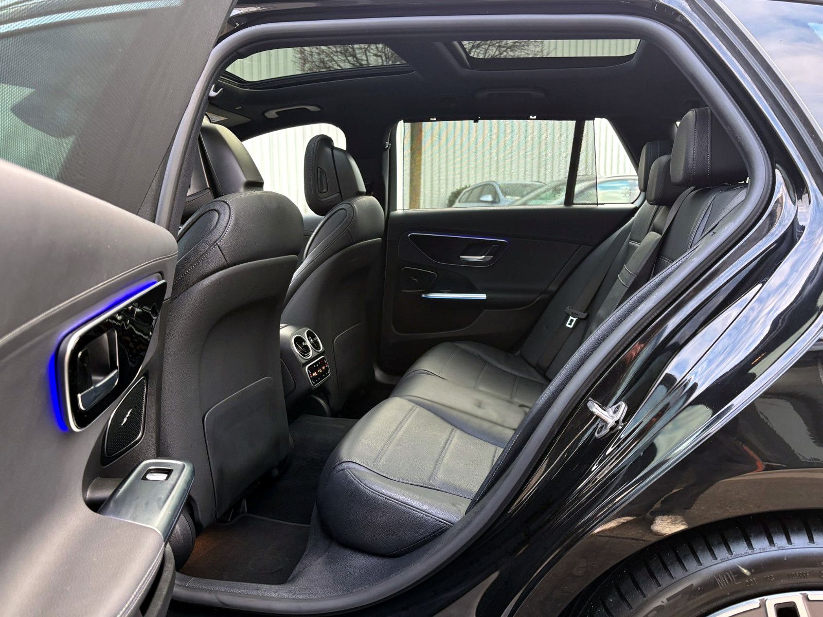 Fahrzeugabbildung Mercedes-Benz C220d T-Modell AMG-Line 360° ACC PANO HUD LED BT