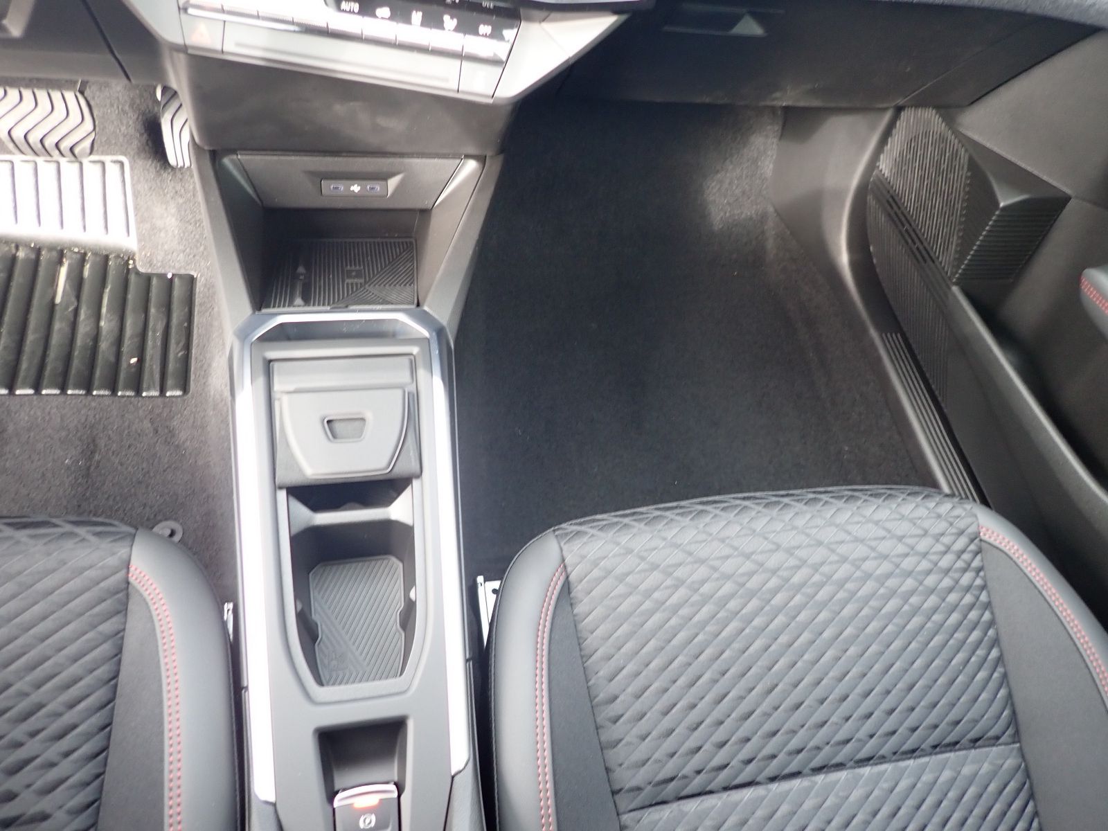 Fahrzeugabbildung Renault Clio Techno TCe 115 EDC