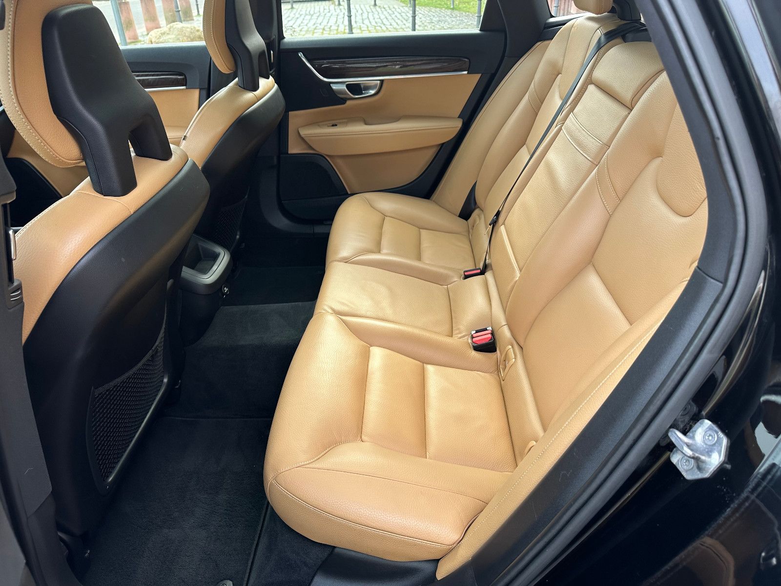 Fahrzeugabbildung Volvo V90 KOMBI GEARTRONIC MOMENTUM*PANO+LEDER*