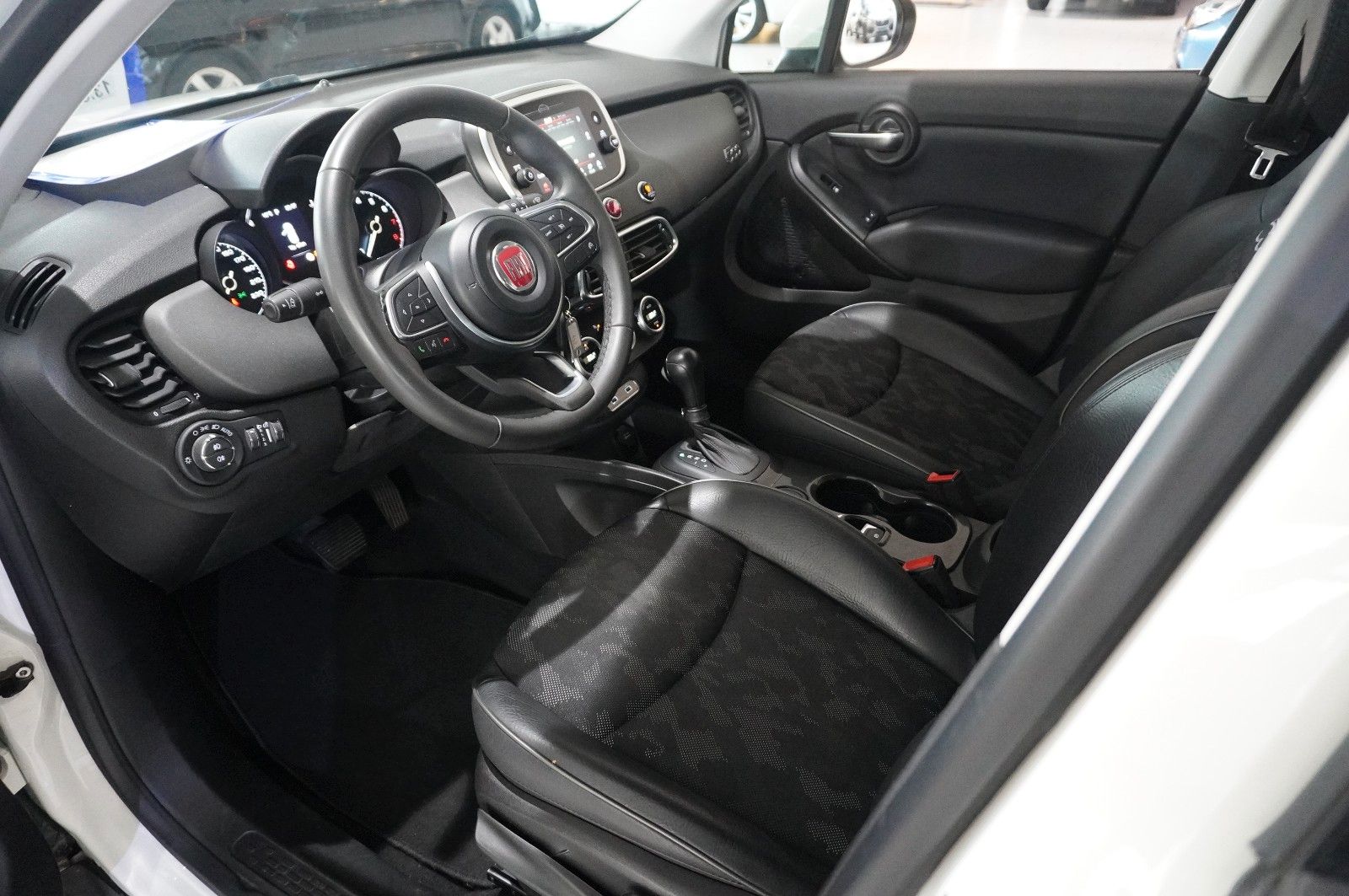 Fahrzeugabbildung Fiat 500X 1.3T CROSS DCT NAVI/LED/PDC/SPORT/TEMP/DAB+