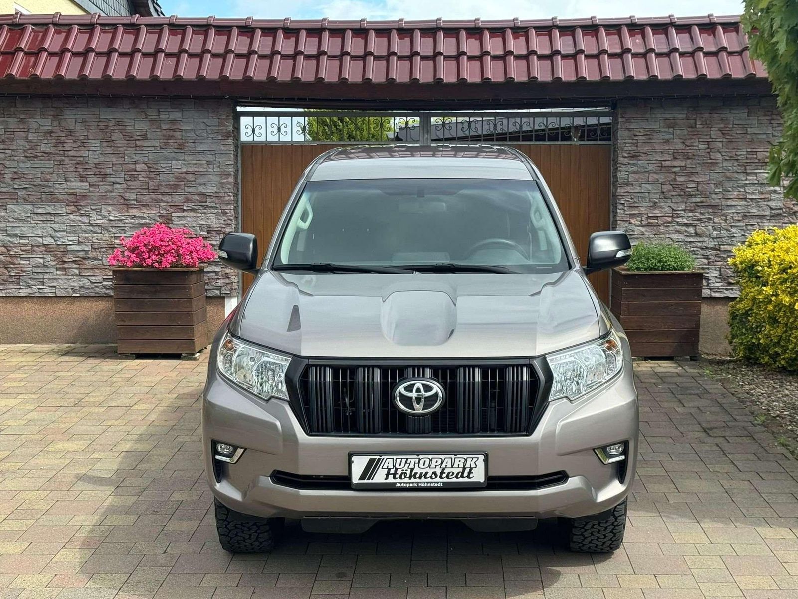 Toyota Land Cruiser Basis Toyota- AHK Sche foto 2