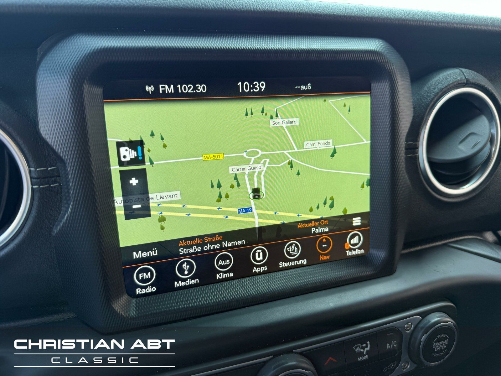 Fahrzeugabbildung Jeep Wrangler 2.2 CRDi Sahara (EURO 6d-TEMP) Navi/LED