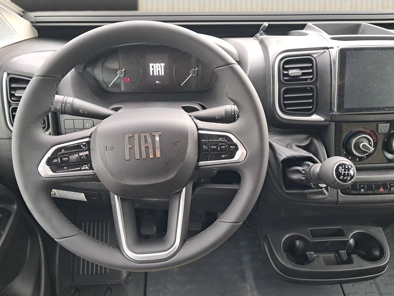 Fahrzeugabbildung Forster T F699 EB LTE,Solar,Markise,Lithium,Hubbett