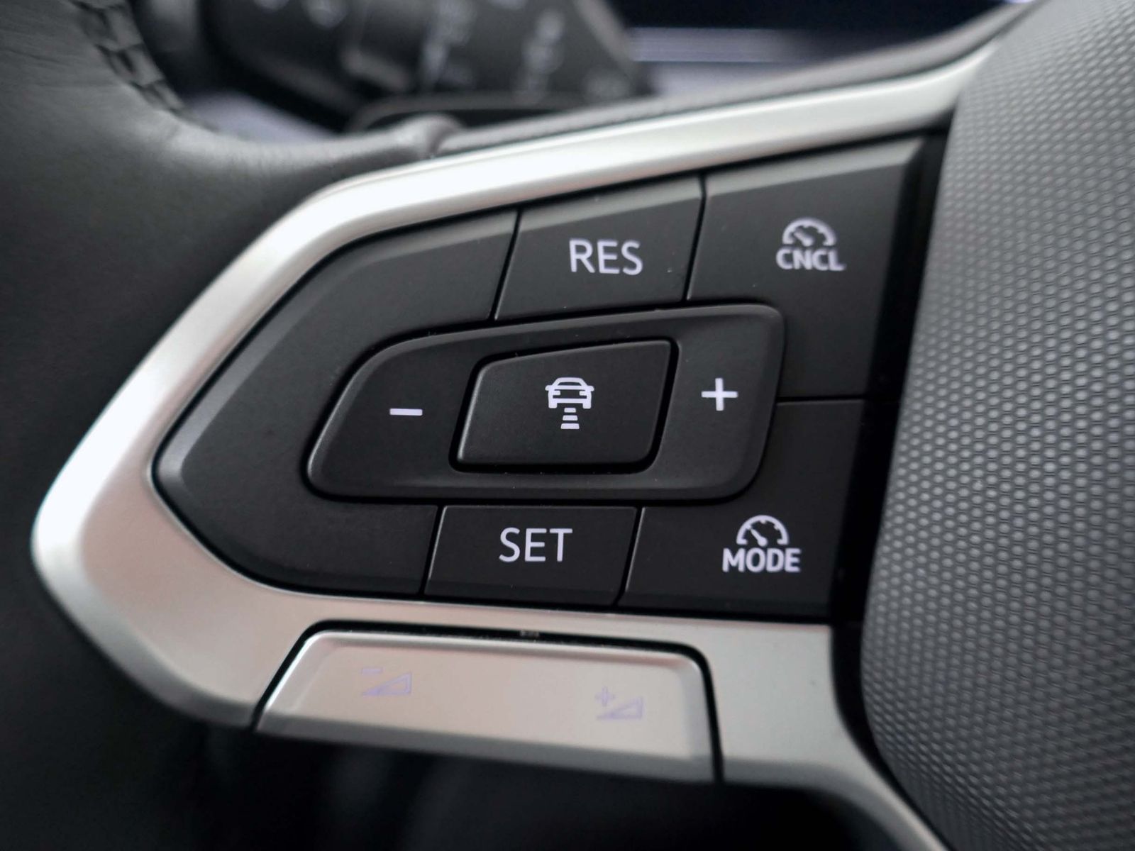 Fahrzeugabbildung Volkswagen Tiguan  Life 2.0 TDI DSG | LED AHK RFK ACC