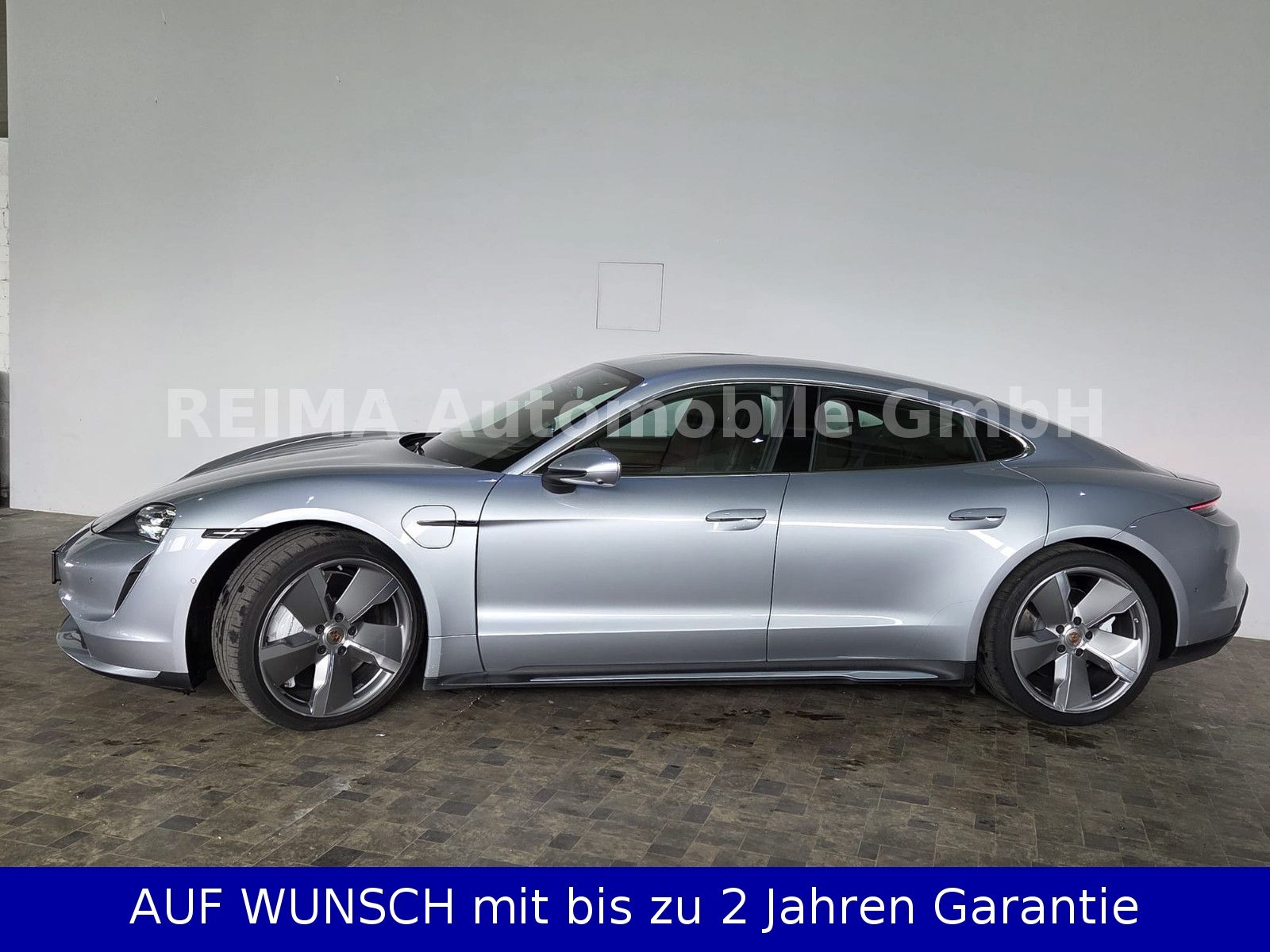 Fahrzeugabbildung Porsche Taycan Turbo 93 KWH, SOH 93,5%, LED