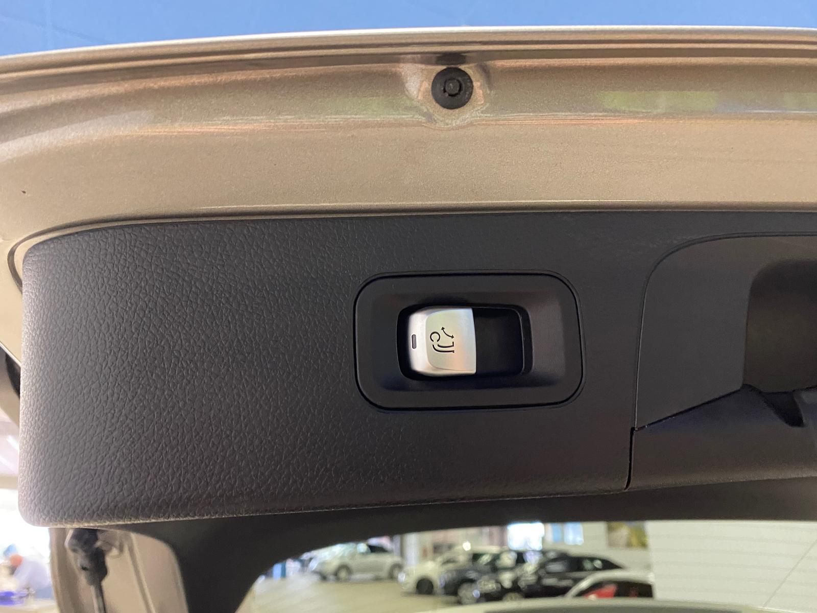 Fahrzeugabbildung Mercedes-Benz GLC 250 CDI 4Matic AMG Line+NAVI+AHK+ALLRAD+