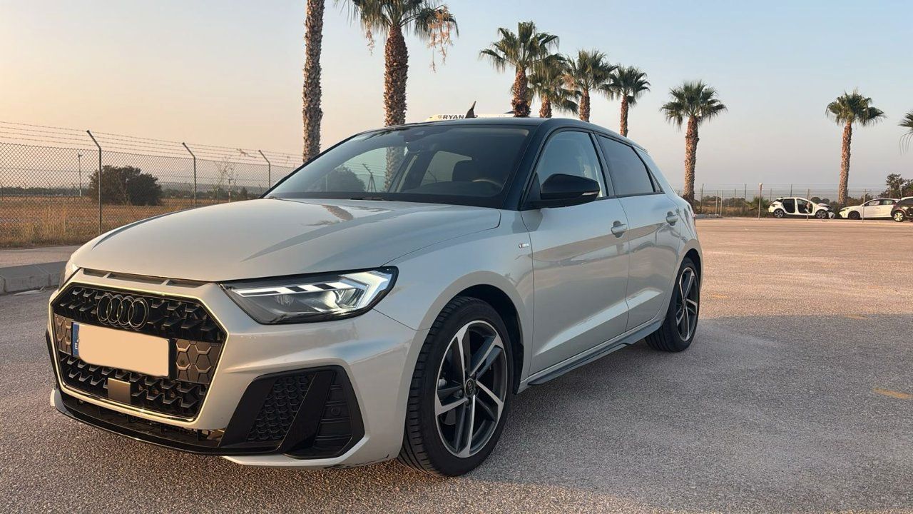 Audi A1 Sportback 30 1.0 tfsi Identity Black 116 imagem 2