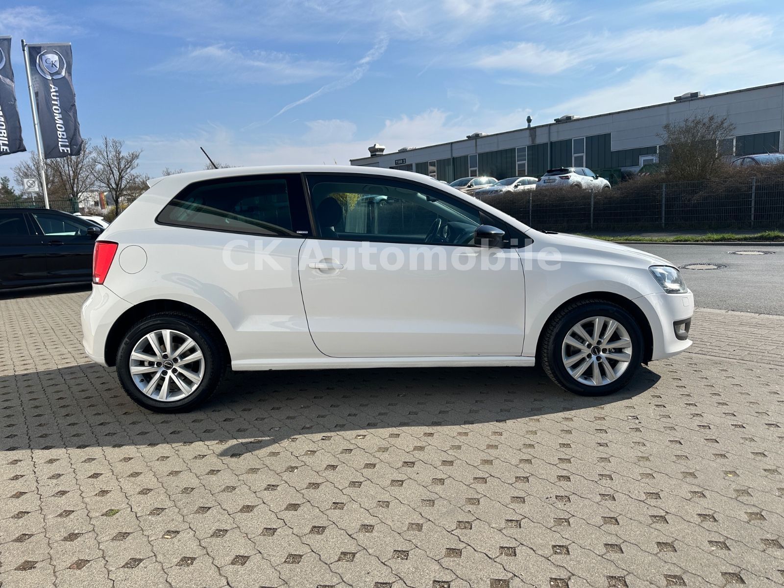 Fahrzeugabbildung Volkswagen Polo V Style 1.2 TSI/Klima/Bi-Xenon/Tempomat/PDC