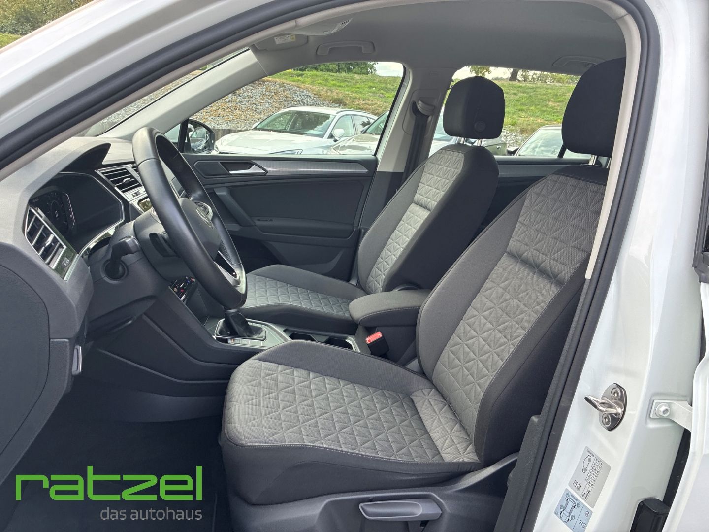 Fahrzeugabbildung Volkswagen Tiguan Life 1.4 eHybrid DSG AHK-klappbar Navi