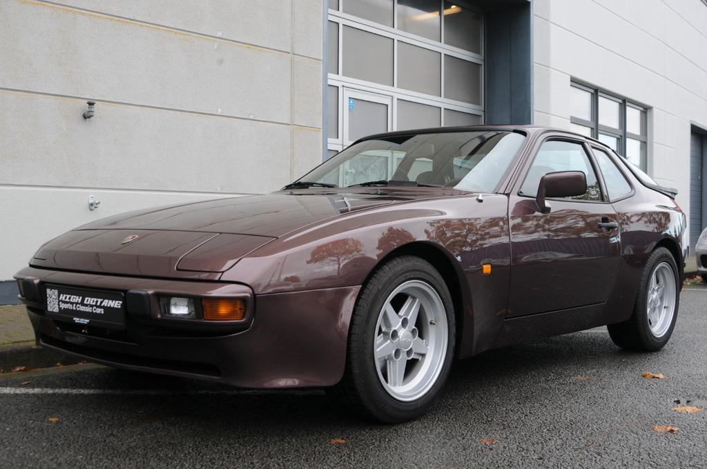 Porsche 944