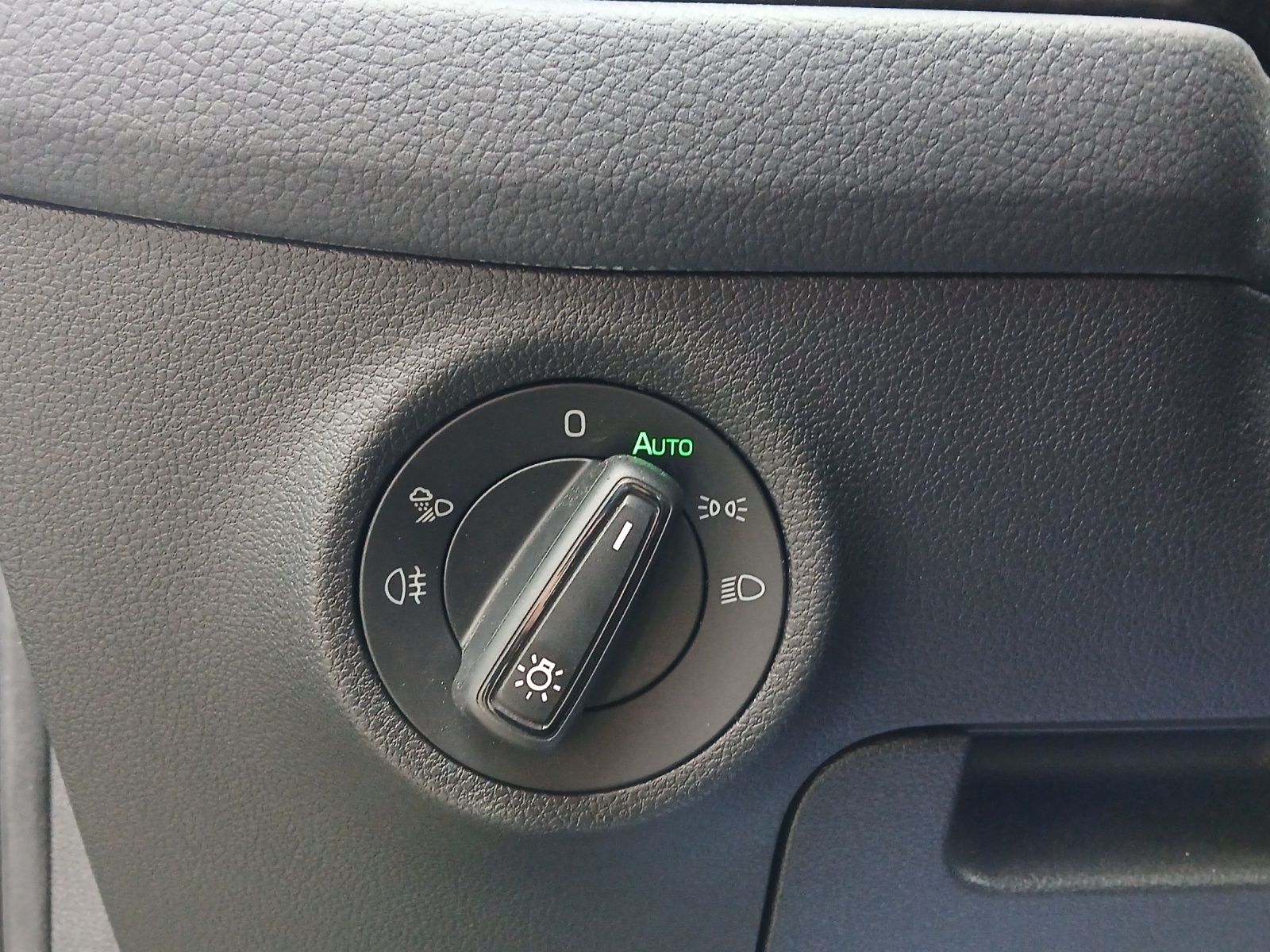 Fahrzeugabbildung SKODA Kodiaq RS 4x4 Matrix Navi AID GRA RFK SHZ 20"
