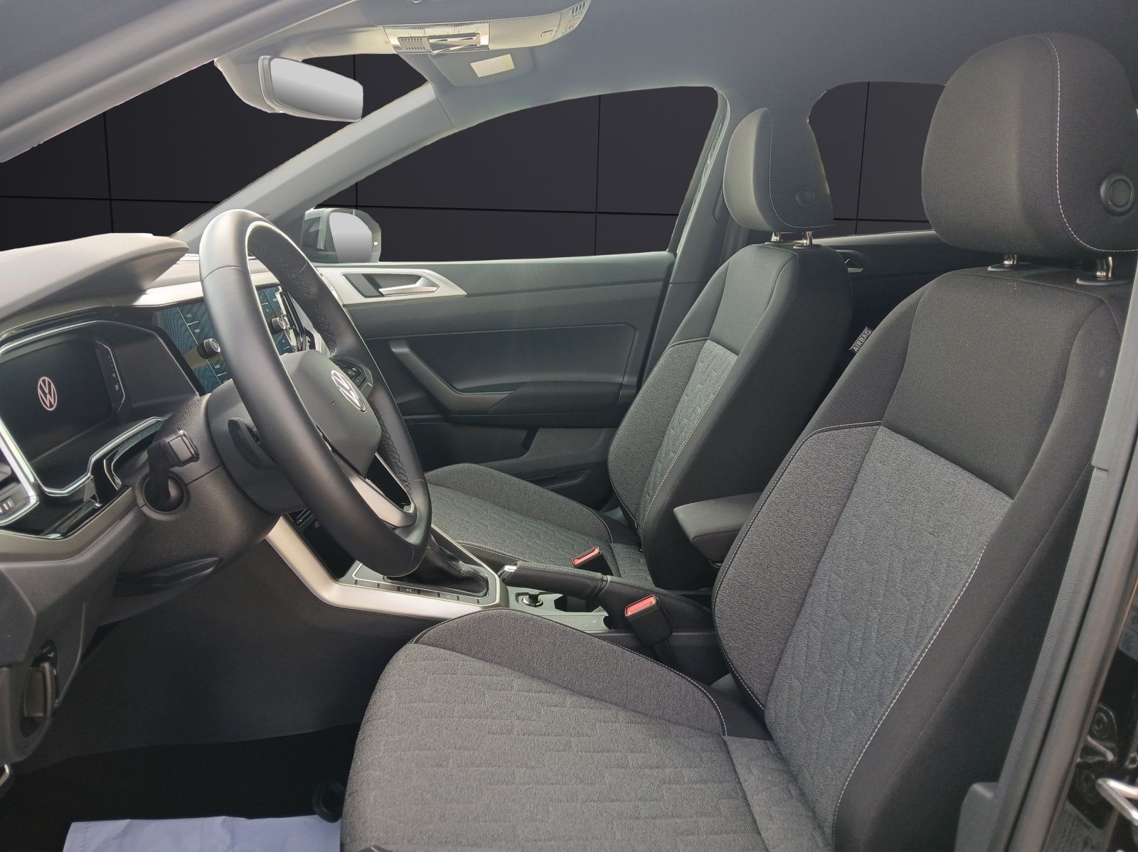 Fahrzeugabbildung Volkswagen Taigo Life TSI DSG IQ.Light ACC SHZ RearView 17"