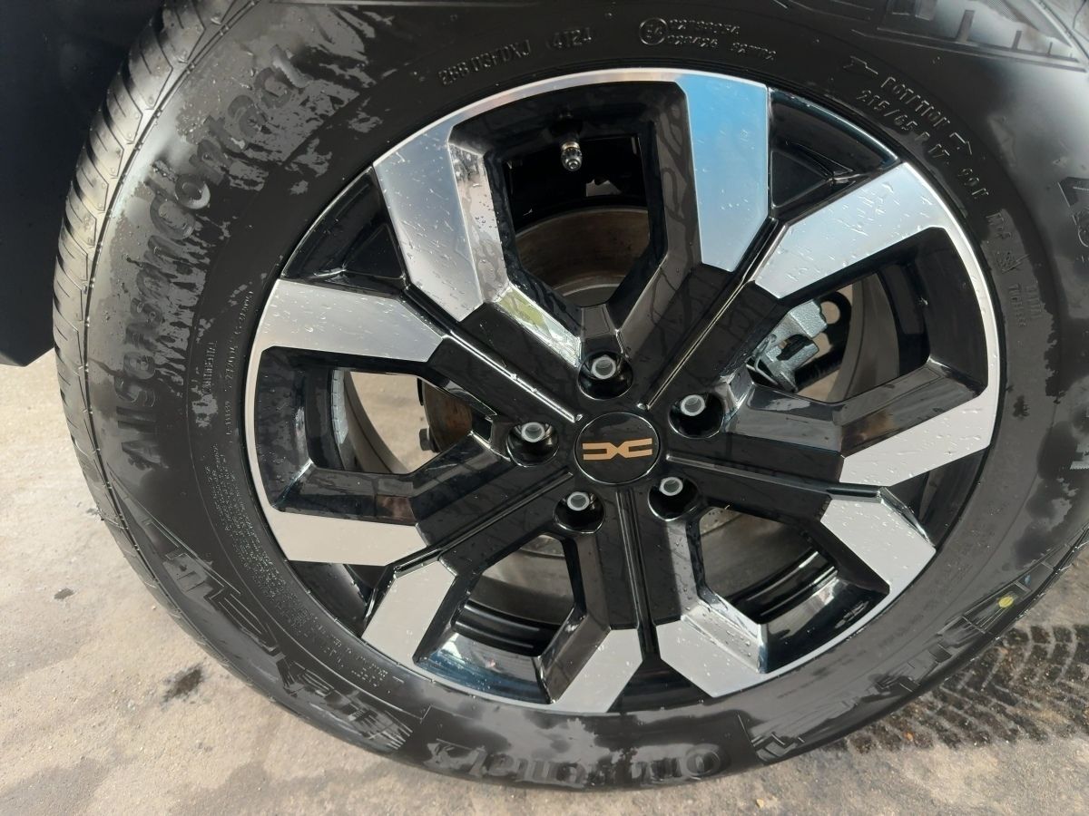Fahrzeugabbildung Dacia Duster Extreme TCe 130 4x4 City +Technikpaket