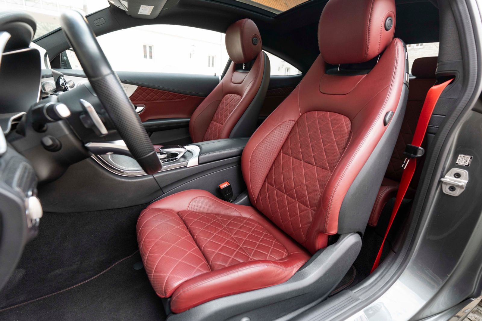 Fahrzeugabbildung Mercedes-Benz C 220d Coupe AMG BURMESTER 360° CARPLAY LED