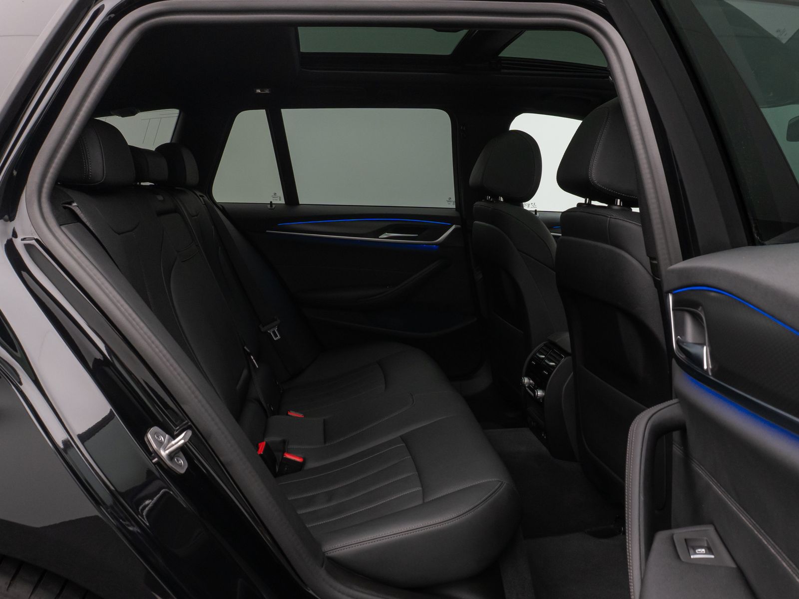 Fahrzeugabbildung BMW 530d M Sport Panorama Kamera Laser HUD DAB HiFi